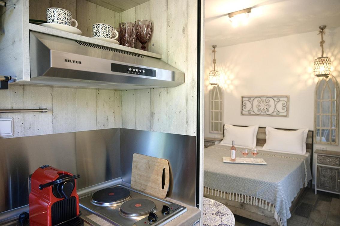 Meltemi Luxury Apartments Nea Roda Eksteriør billede