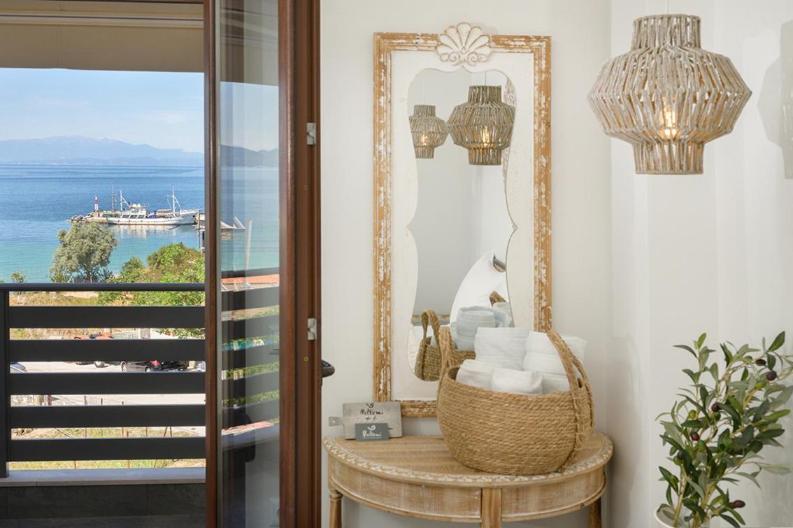 Meltemi Luxury Apartments Nea Roda Eksteriør billede