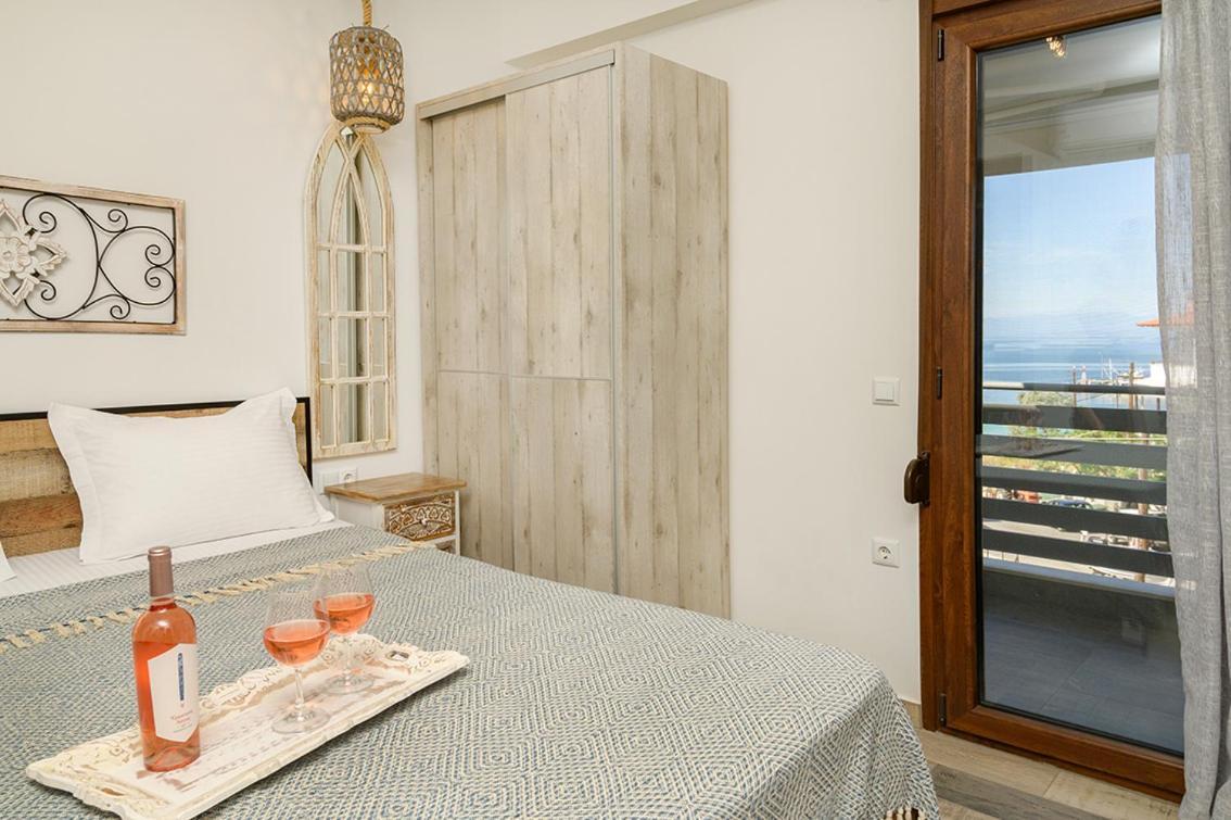 Meltemi Luxury Apartments Nea Roda Eksteriør billede